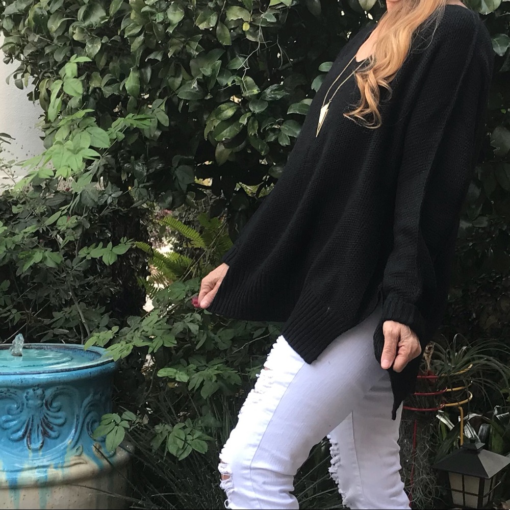 Making a Statement! Black Oversize Hi Lo Sweater - Picture 6 of 8